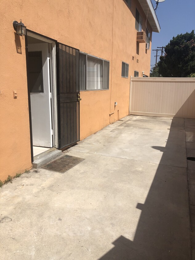 Private patio - 10043 Sepulveda Blvd