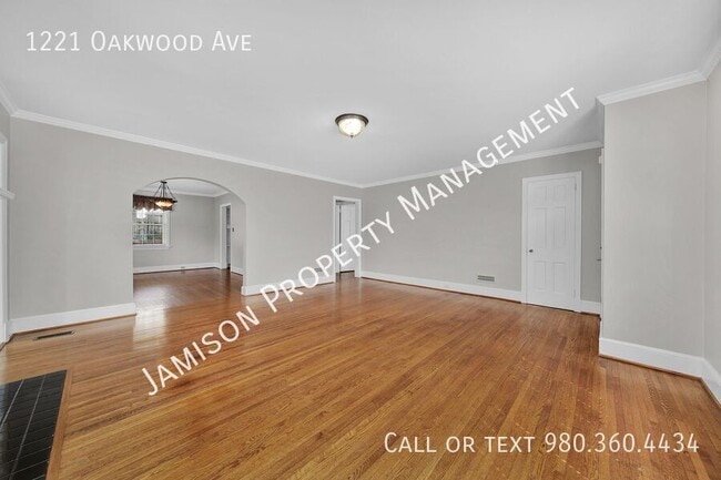 Foto del edificio - 1221 Oakwood Ave