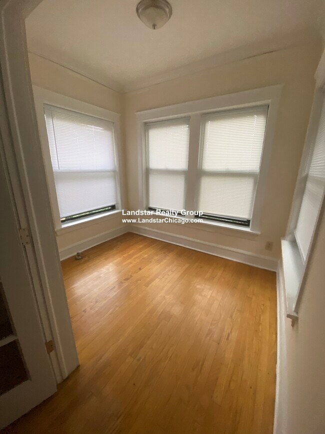 Foto del edificio - 3205 W Sunnyside Ave