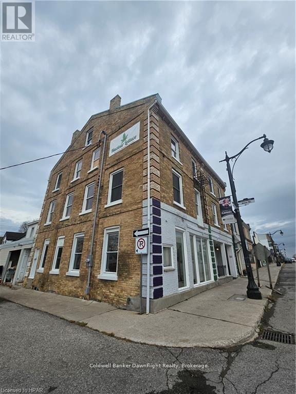 Building Photo - 441 Main St S