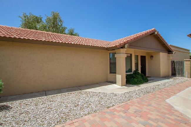 Foto del edificio - Beautifully upgraded 2 Bedroom/2 Bath Home...