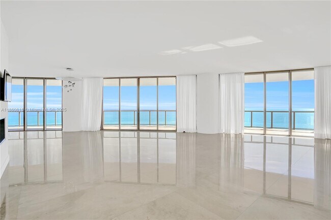 Foto del edificio - 9703 Collins Ave