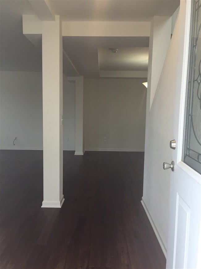 Building Photo - 158 Vineland Pkwy Dr