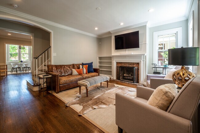 Building Photo - 4439 Volta Pl NW