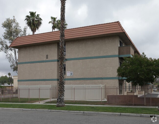 Foto del edificio - Oaktree Apartments
