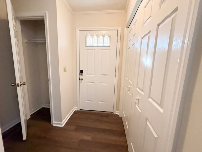 Building Photo - 83 Eastgate Cir