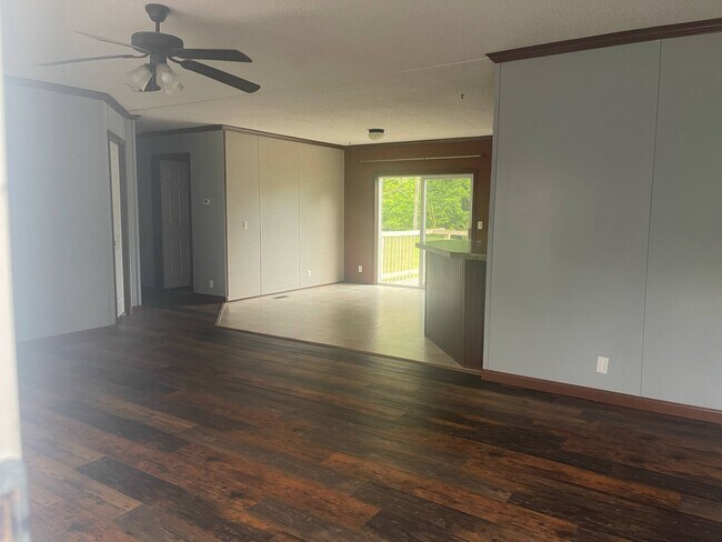 Foto del edificio - 5809 Old Morgantown Rd