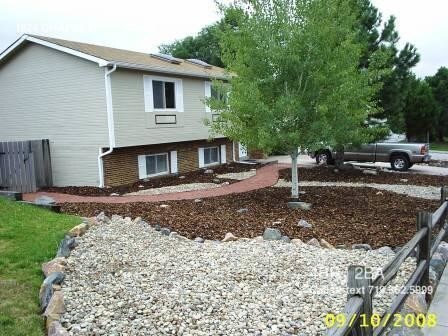 Building Photo - Great 4 bedroom bi-level in D-20!