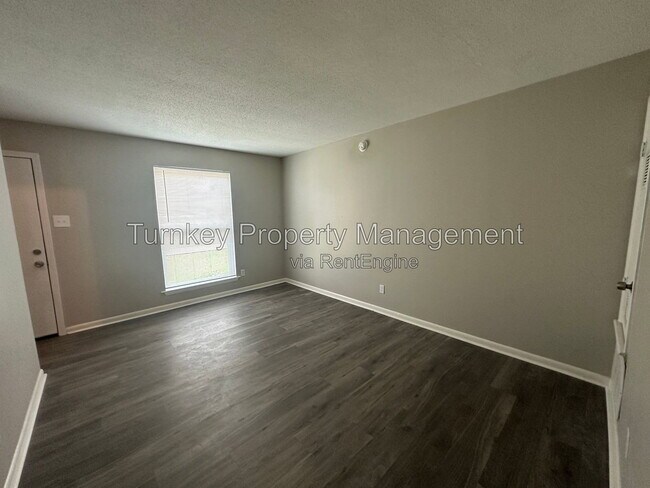 Foto del edificio - 1821 Sanford Dr
