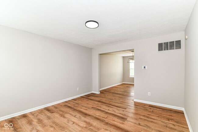 Foto del edificio - 6040 Portwood Ct