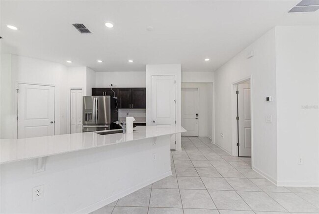 Building Photo - 1121 Deepwater Cir