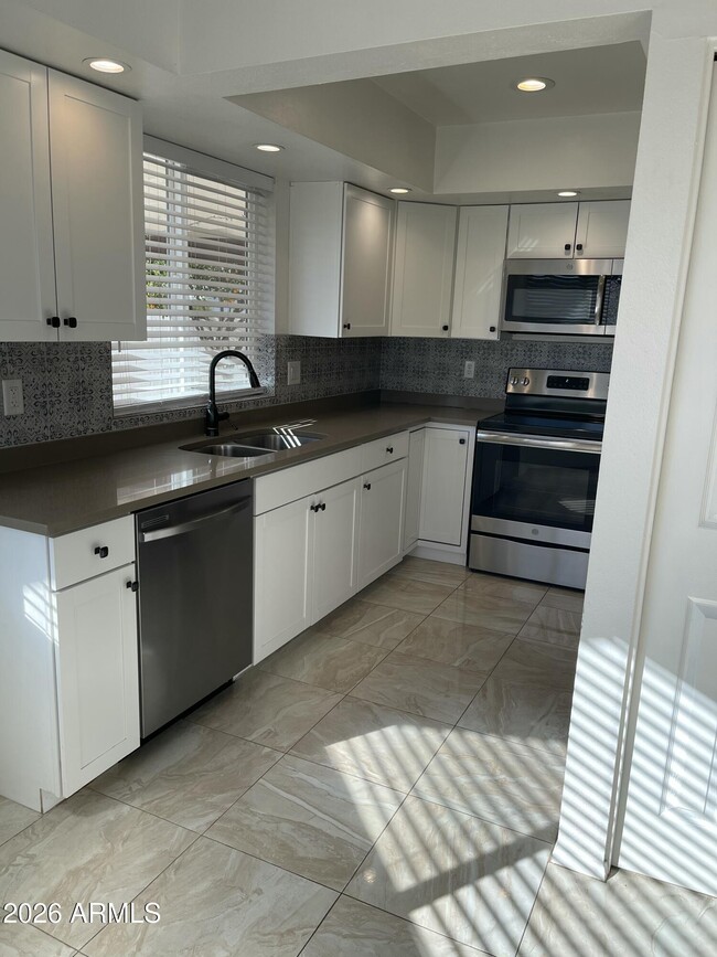 Building Photo - 7725 E Berridge Ln