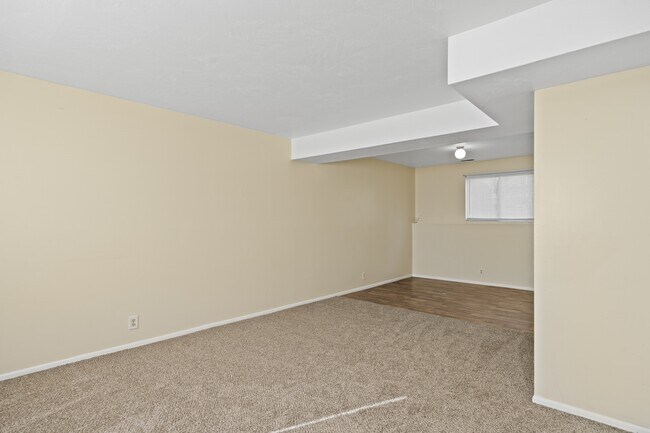 Foto del edificio - 5492 Lilac Ave