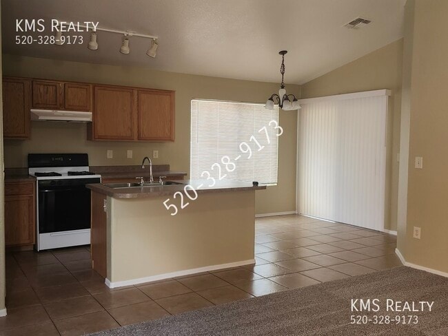 Building Photo - 2035 E Calle Sierra Del Manantial
