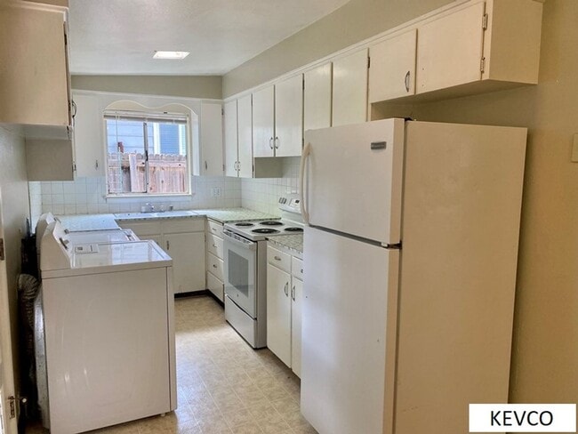 Foto del edificio - Large Backyard, Close to CSU!