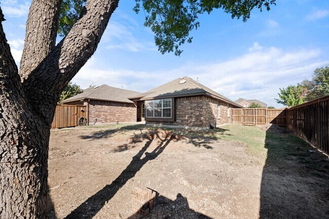 Building Photo - 4137 Greenfield Dr