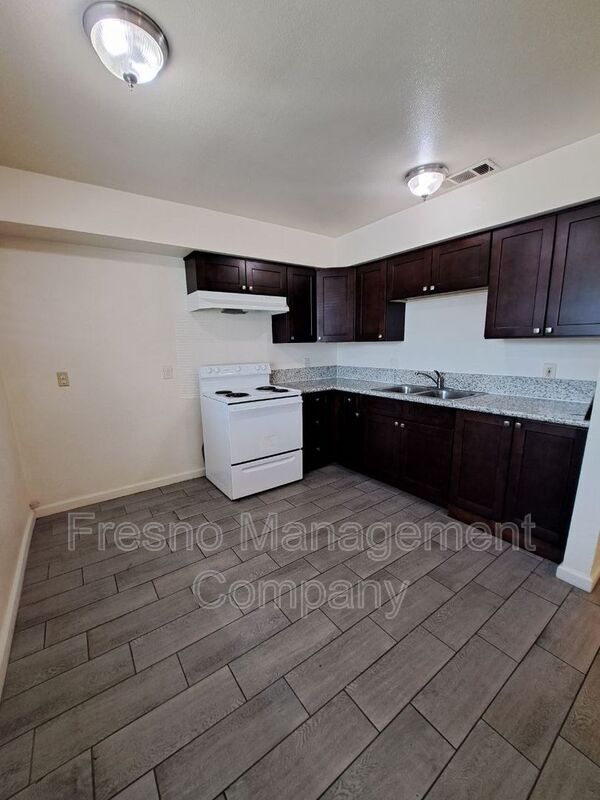 Building Photo - 2318 N Angus Ave