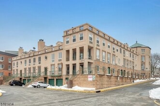 Building Photo - 50 Pine St