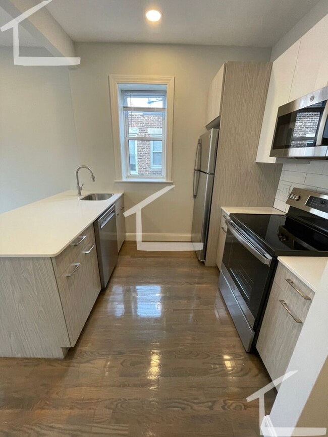 Building Photo - Beautiful, newly renovated, Fenway 1 bed 1...