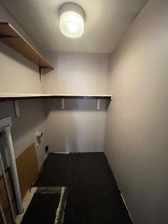 Building Photo - 6 E High St