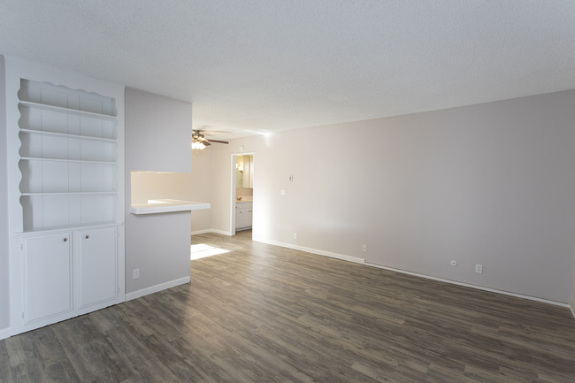 Foto del edificio - 4490 Collwood Blvd
