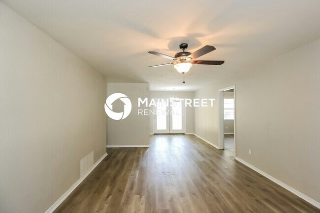 Foto del edificio - 3 Bedroom Pet-Friendly Home in YUKON, OK with Main Street Renewal