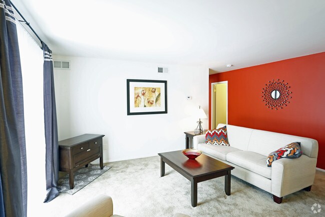 Williamsburg Square Apartments - Woodhaven, MI | Apartments.com