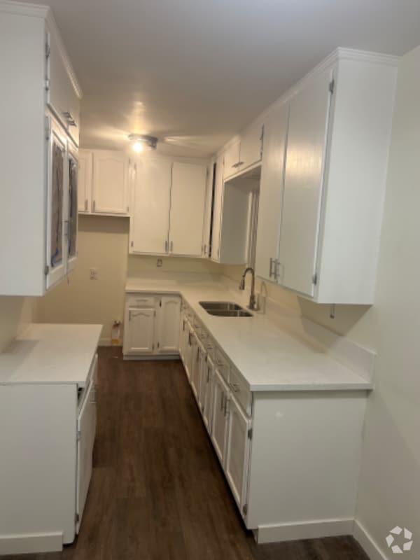 Building Photo - 1029 W 84th St