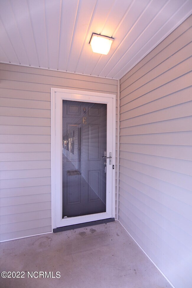 Building Photo - 2217 Locksley Woods Dr