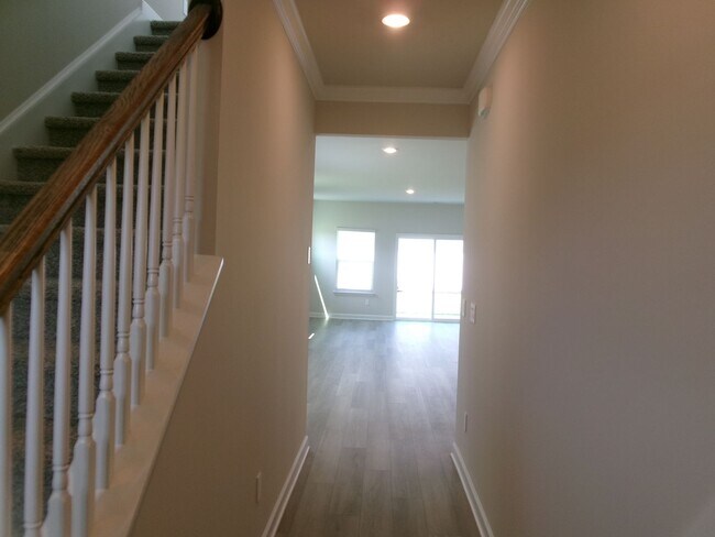 Foto del edificio - New Construction corner lot 5 bedroom home...