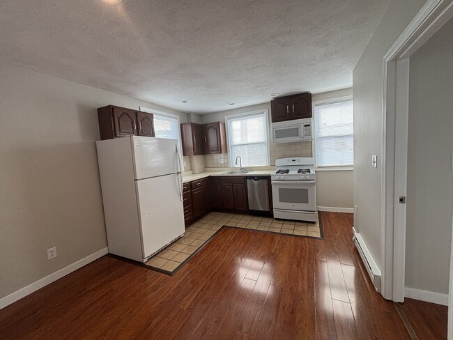 Kitchen - 32 Cottage St