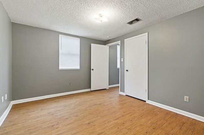 Building Photo - 416 Evelina St