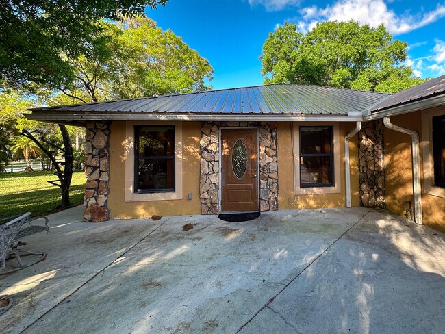 Foto del edificio - 12895-12854 54th St N