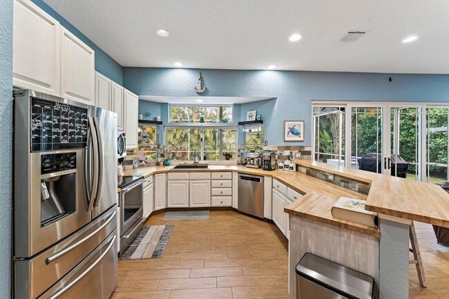 Building Photo - 19115 SE Coral Reef Ln
