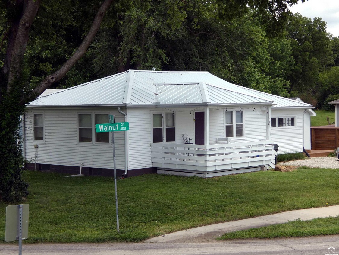 Primary Photo - 401 Walnut St