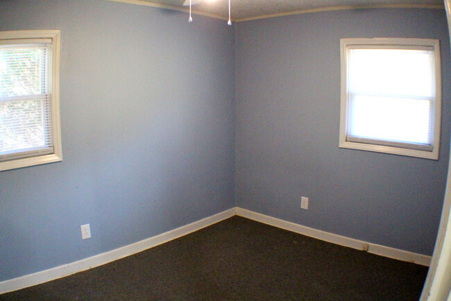 Building Photo - One bed one bath apartment