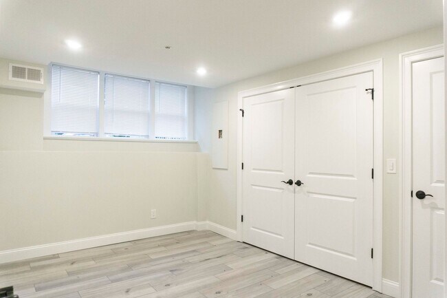 Foto del edificio - NO FEE! Pet OK Luxury 2bed Near BC and Cle...