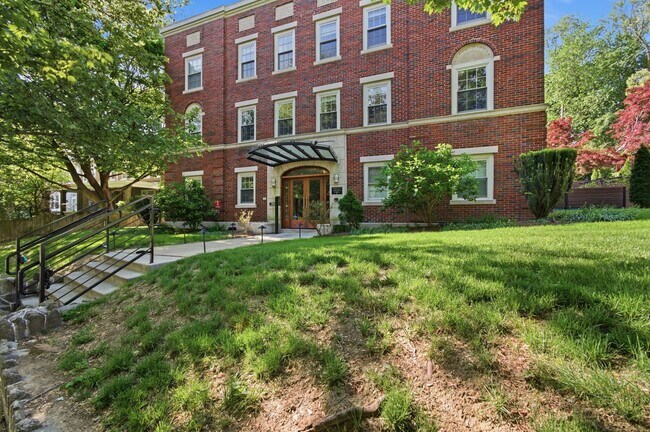 Foto del edificio - 2926 Porter St NW