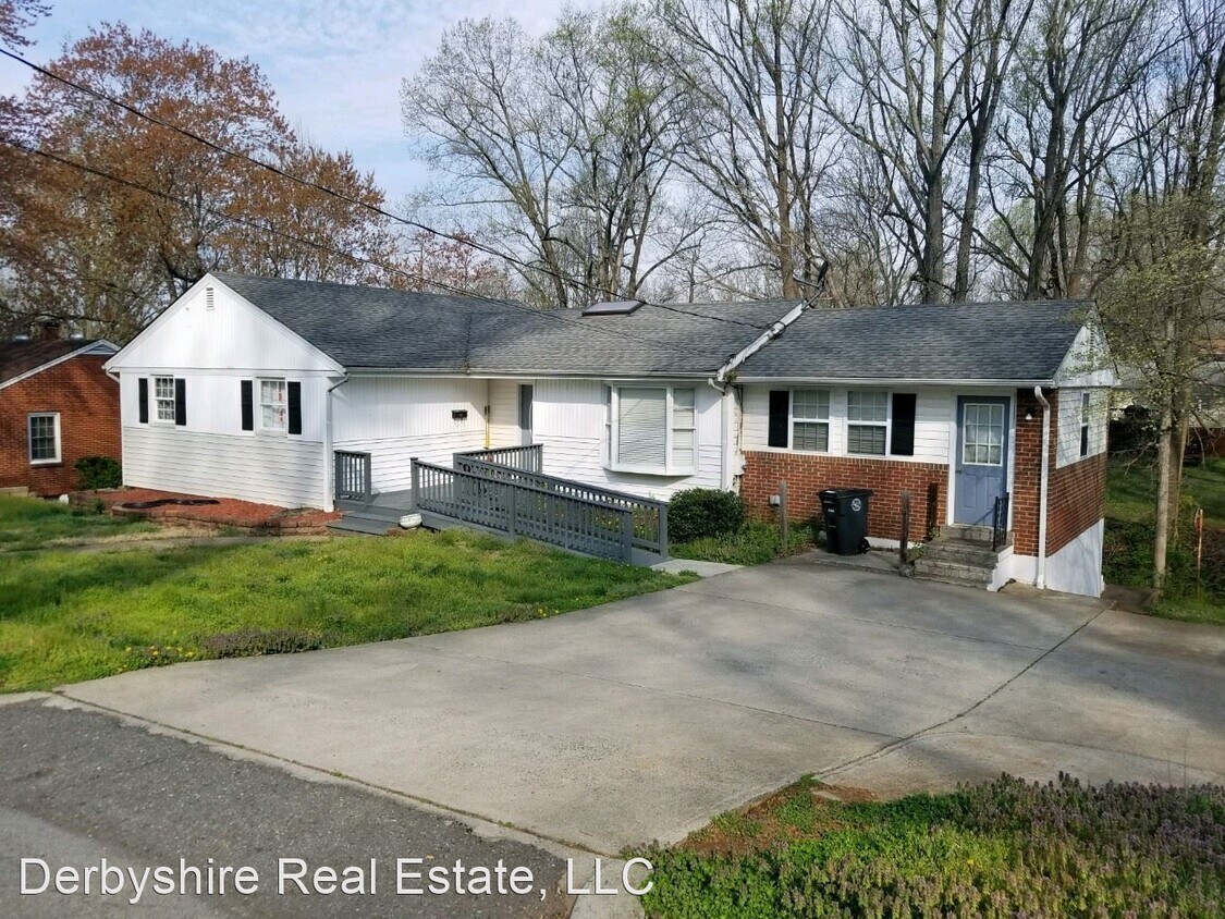 Foto principal - 4535 Greenwood Dr
