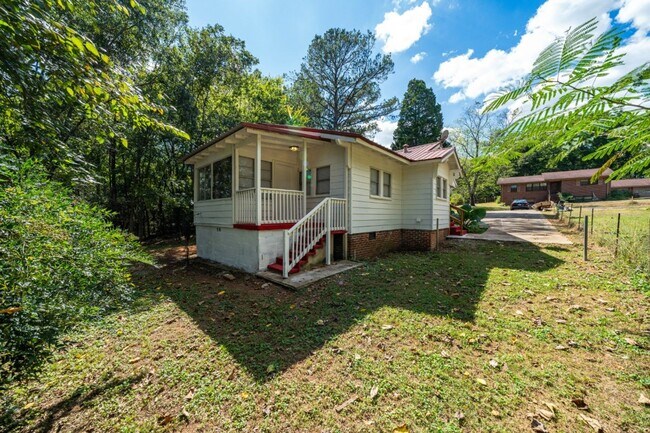 Foto del edificio - Fall in Love with This Hidden Gem Off Eastern Valley Road!