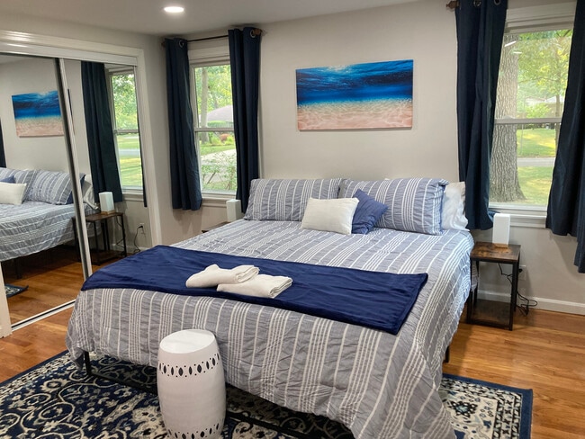 Master bedroom with King Bed - 1222 White Oak Dr