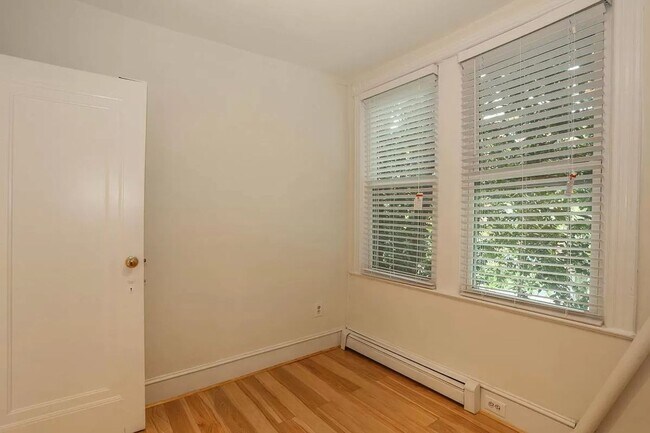 Foto del edificio - 2153 Newport Pl NW