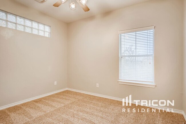Foto del edificio - 5407 Kansas St
