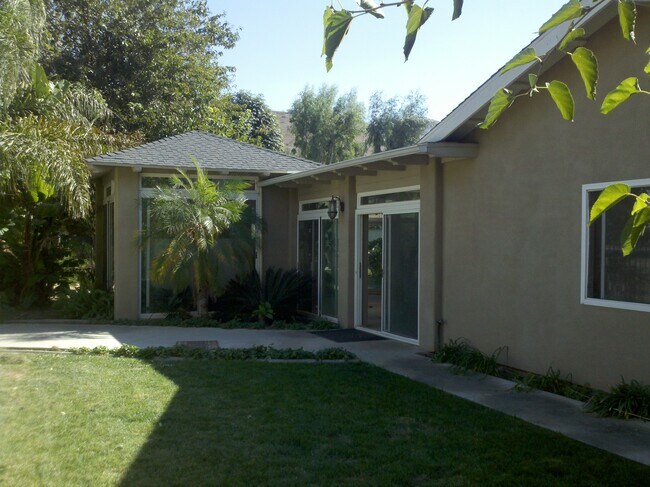 Foto del edificio - 6619 Kerry Ln
