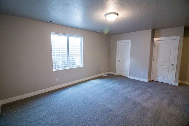 Building Photo - 8675 N Shadow Creek Aly