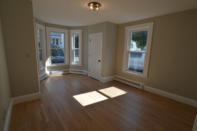 Building Photo - 14 Roundy St