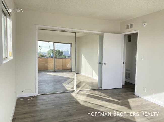 Foto del edificio - 7010 Lanewood Ave