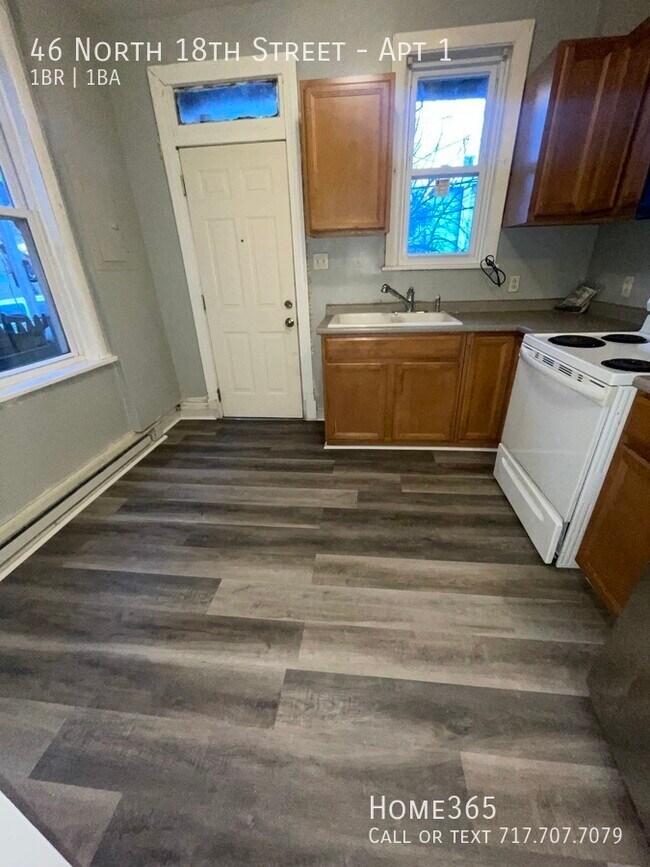 Building Photo - 46 N 18th St. Apt 1 Available TODAY!