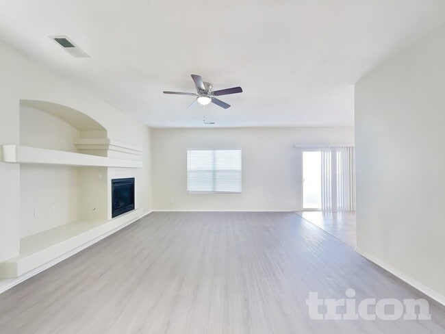 Building Photo - 3101 Cochiti St NE