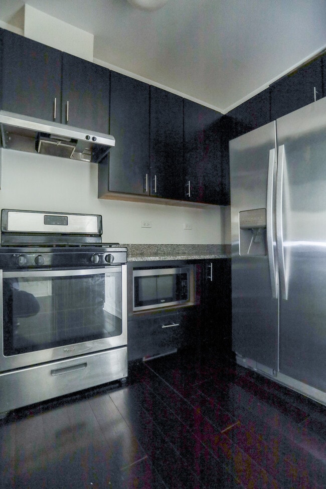 Building Photo - 6355 N Wayne Ave